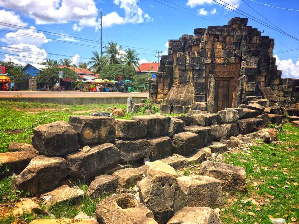 West Snoeng Temple | ប្រាសាទស្នឹងខាងលិច