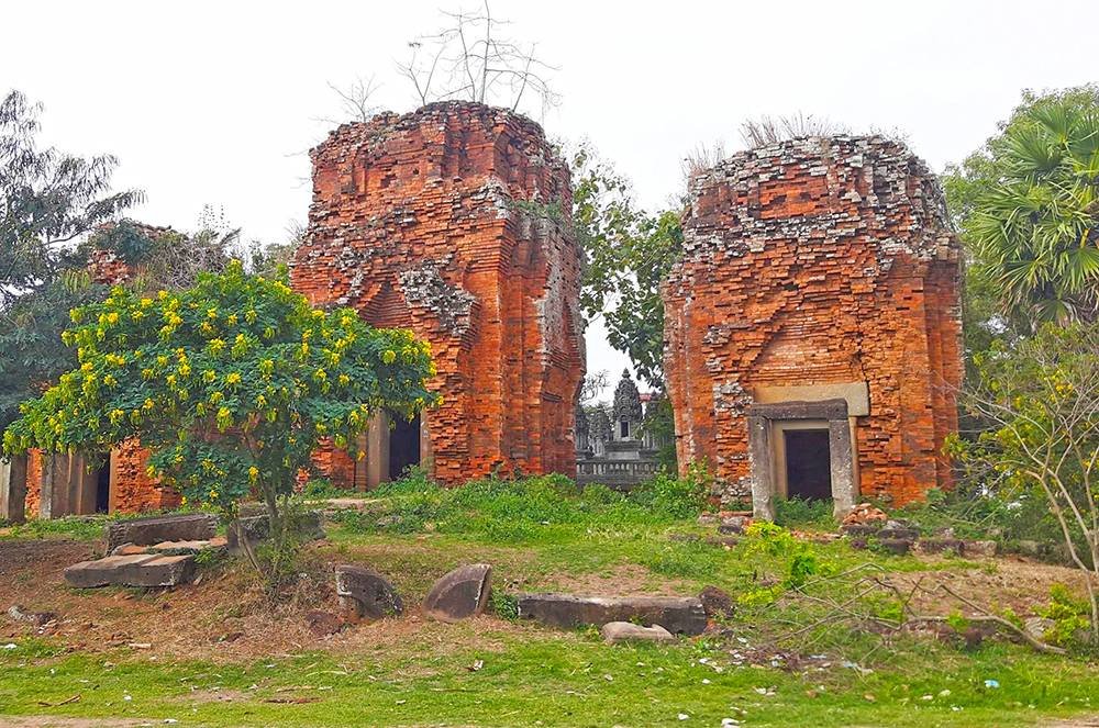 East Snoeng Temple | ប្រាសាទស្នឹងខាងកើត