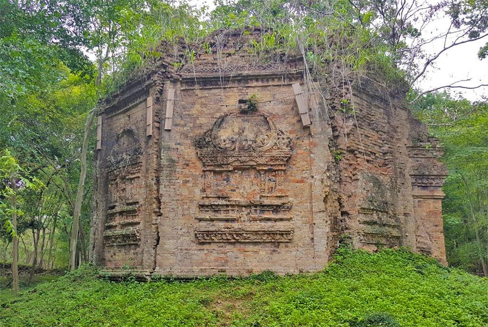 Prasat Yeay Poan | ប្រាសាទយាយព័ន្ធ
