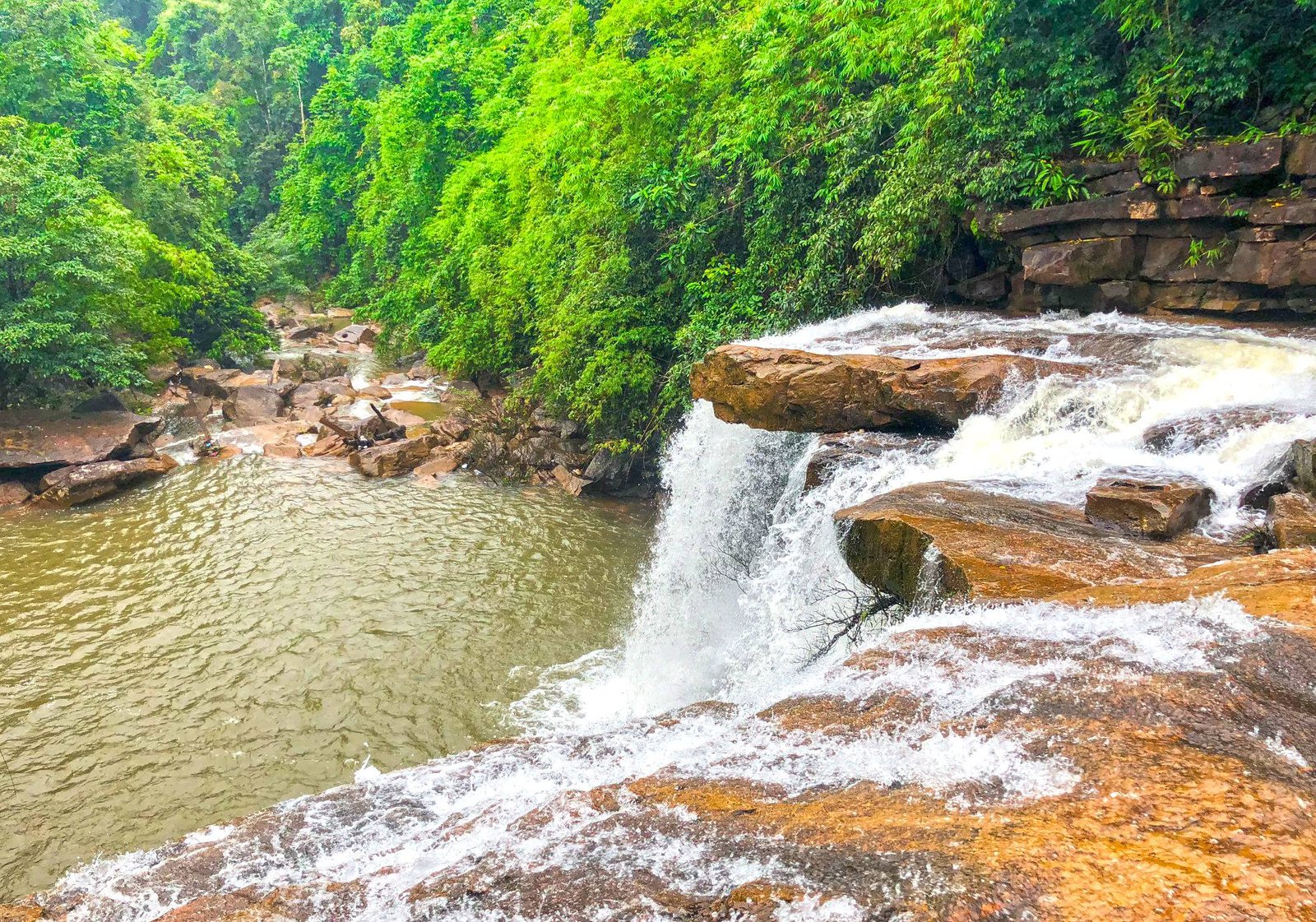 Tmor Da Toch Waterfall | ទឹកធ្លាក់ថ្មដាតូច