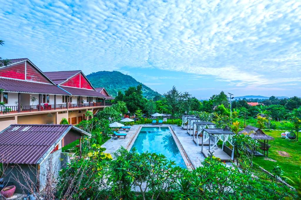 BoreiRum Thmorda Resort | បុរីរម្យថ្មដា រីសត