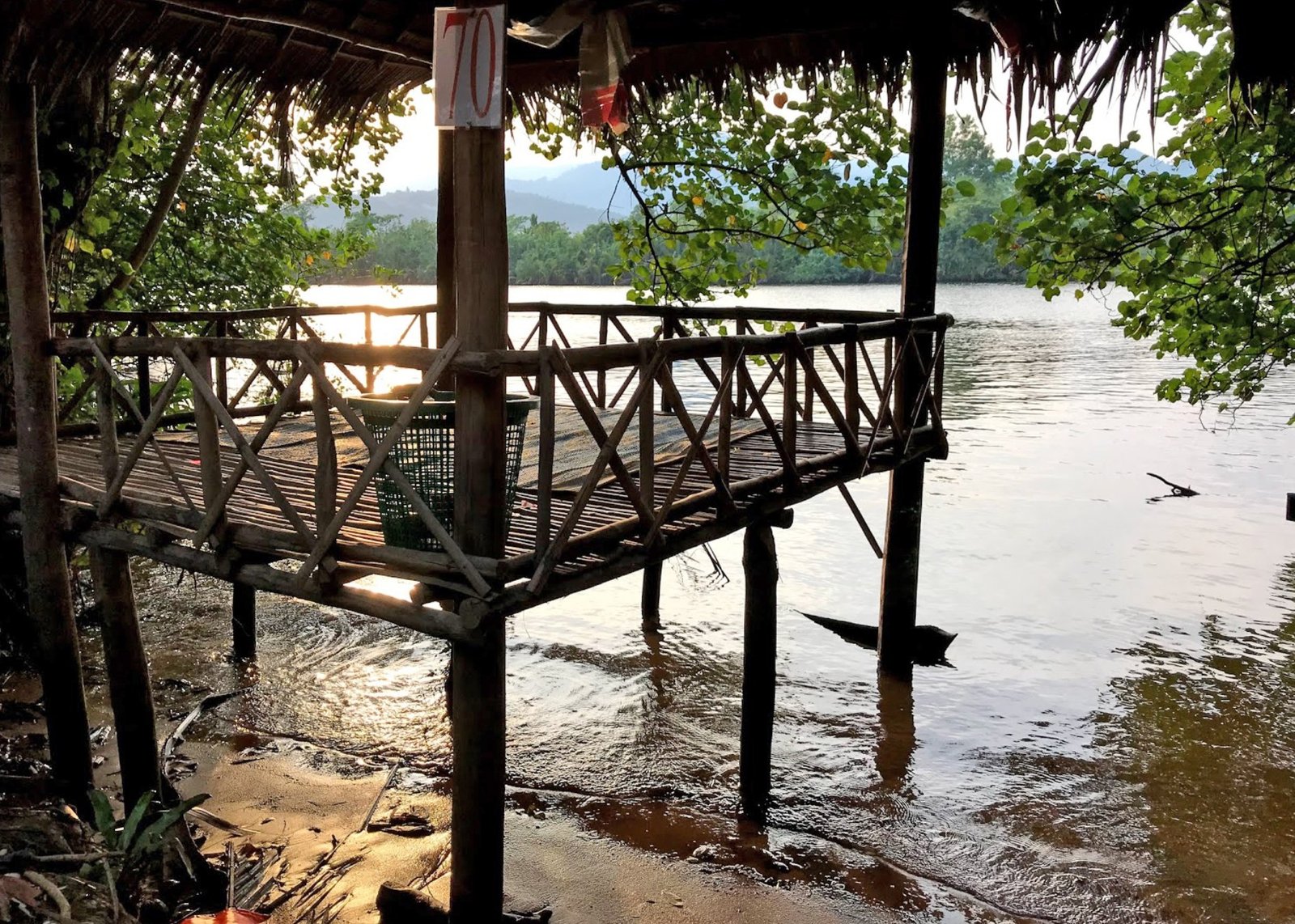 Angkoy Leng Riverside | អង្គុយលេងមាត់ព្រែក