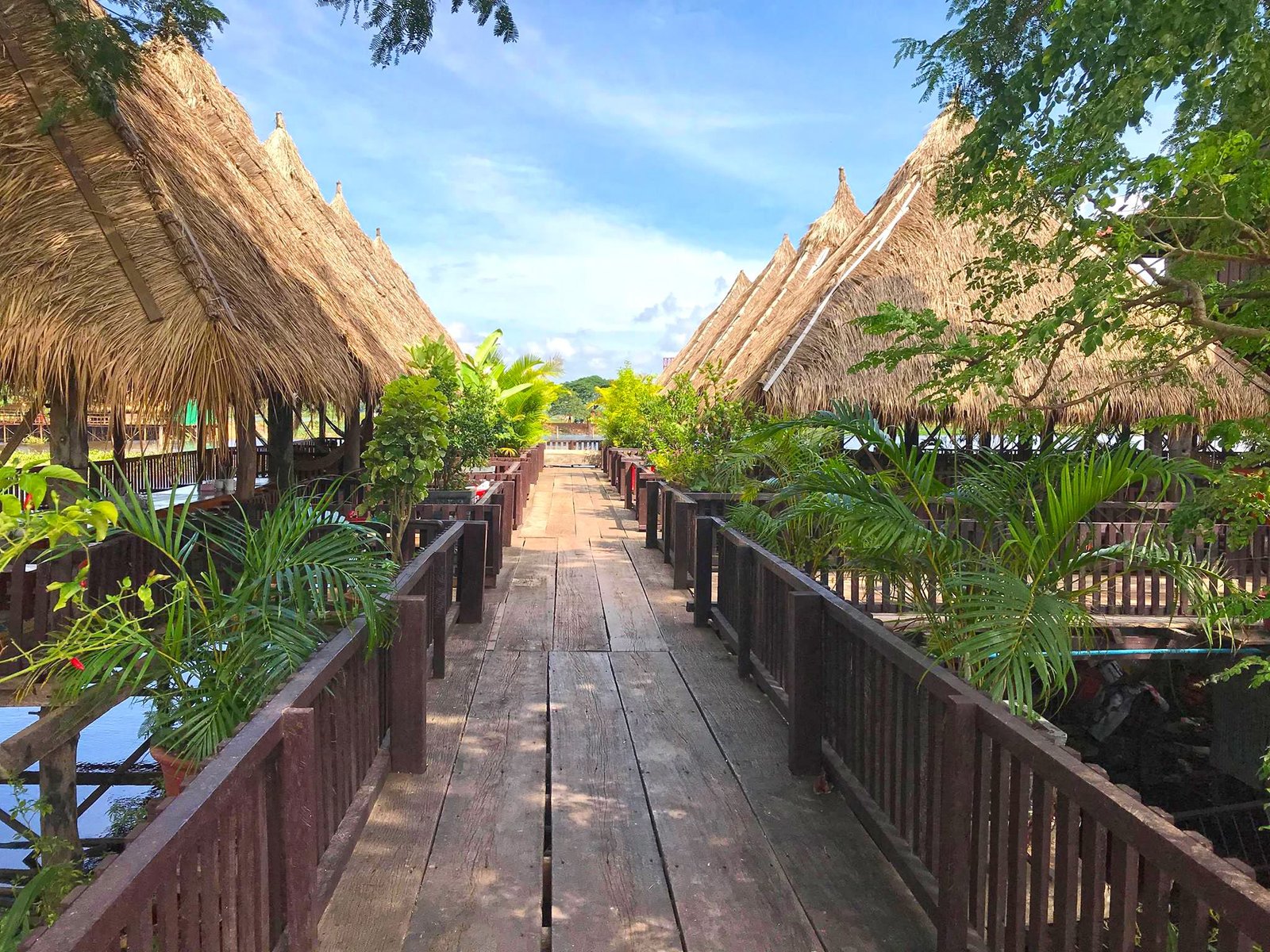 Chuob Sne Restaurant | ជួបស្នេហ៏ ភ្នំក្រោម