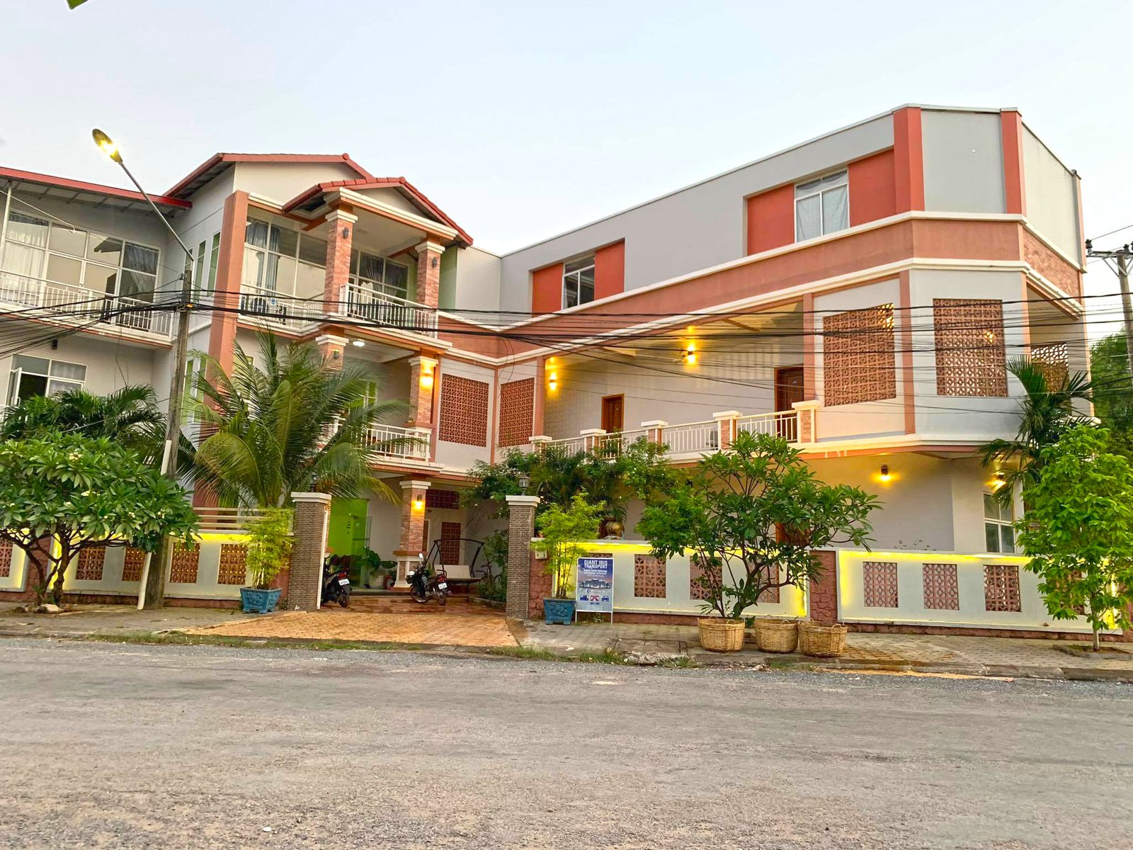 The light star Boutique | ឡាយស៍ ស្តារ ប៊ូទិក