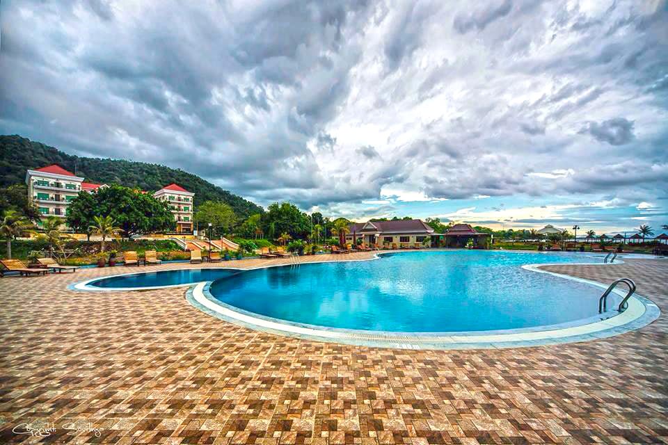 Rock Royal Hotel & Resort | សណ្ឋាគារ រ៉ក់រ៉ូយ៉ាល់ & រីសត