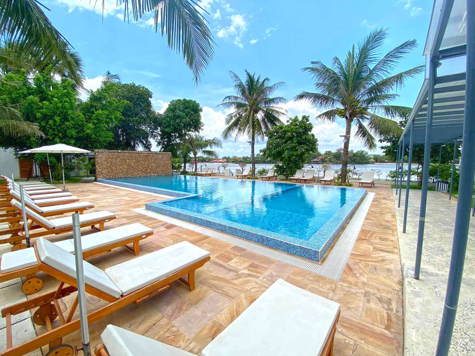 The B Resort | ប៊ី រីសត