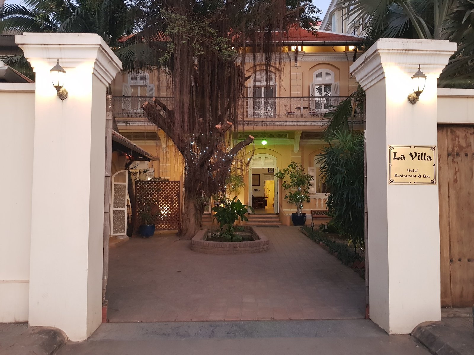 La Villa Battambang | សណ្ឋាគារ ឡាវីឡា