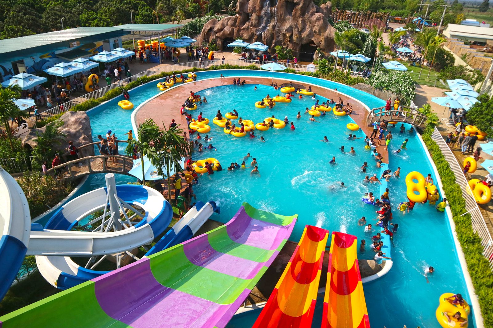 Golden Hill Water Park & Resort | សួនទឹក ហ្កូលឌិន ហេល