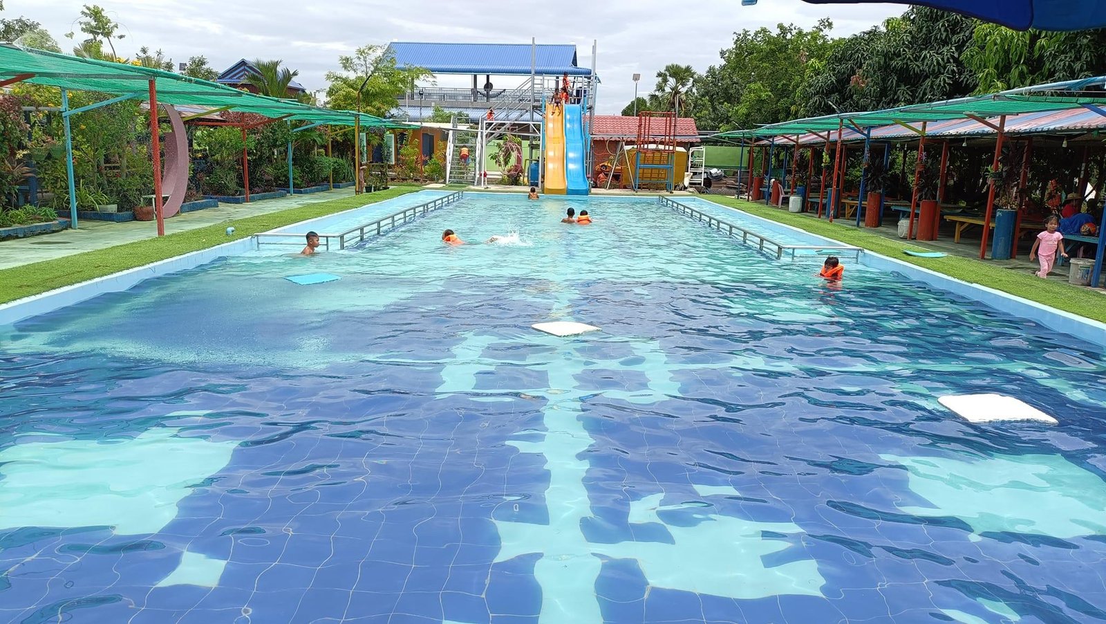 Prom Muk 4 Waterpark | សួនទឹក ព្រហ្មមុខបួន
